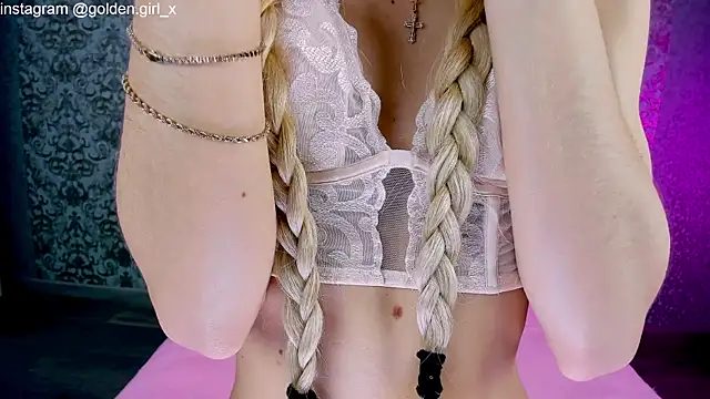 Akilla Queen online show from November 18, 1:44 am