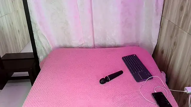 Snapshot of skinny_Yizz chatting on November 5, 5:35 pm skinny Yizz online show from November 5, 5:35 pm