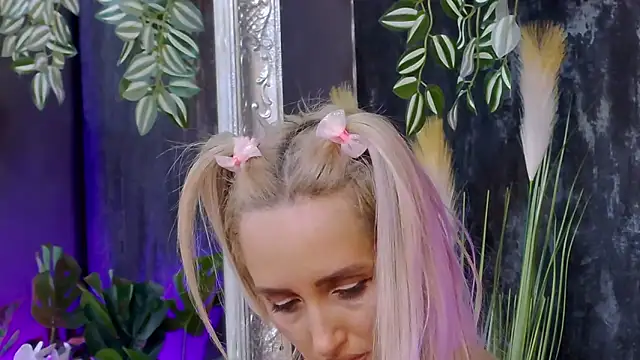 IsabelleEthan online show from February 11, 6:51 am