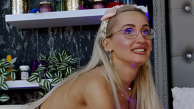 IsabelleEthan online show from March 20, 7:03 am