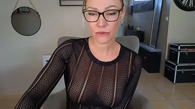 Snapshot of Sacha-xx chatting on September 26, 11:47 am Sacha-xx online show from September 26, 11:47 am