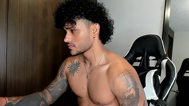 Snapshot of Alessandro_Vanni chatting on January 6, 12:16 am Alessandro Vanni online show from January 6, 12:16 am