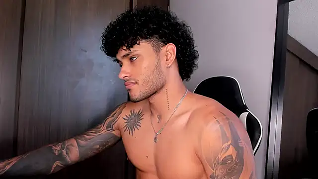 Snapshot of Alessandro_Vanni chatting on January 14, 4:50 pm Alessandro Vanni online show from January 14, 4:50 pm