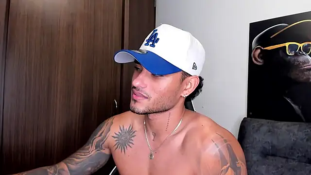 Snapshot of Alessandro_Vanni chatting on March 12, 9:12 am Alessandro Vanni online show from March 12, 9:12 am