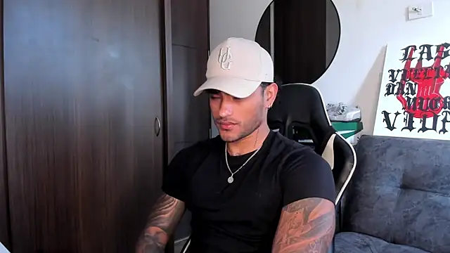 Snapshot of Alessandro_Vanni chatting on September 26, 12:09 pm Alessandro Vanni online show from September 26, 12:09 pm