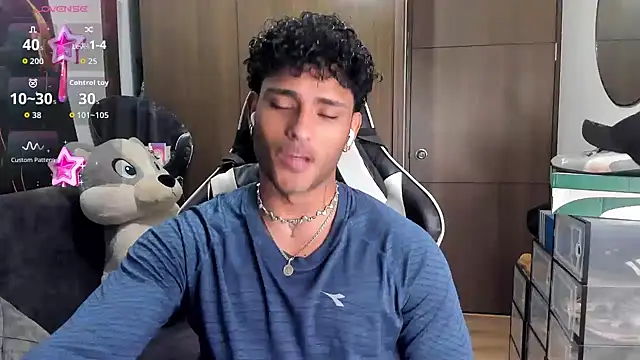 Snapshot of Alessandro_Vanni chatting on October 26, 1:33 am Alessandro Vanni online show from October 26, 1:33 am