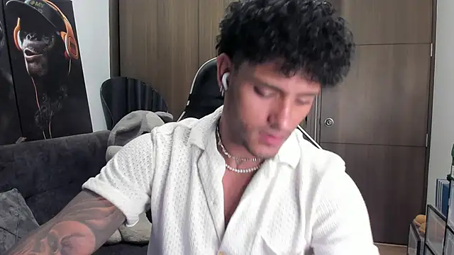 Snapshot of Alessandro_Vanni chatting on November 6, 1:50 am Alessandro Vanni online show from November 6, 1:50 am