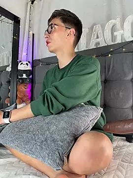 Snapshot of Thiago_jones chatting on March 11, 9:04 pm Thiago jones online show from March 11, 9:04 pm