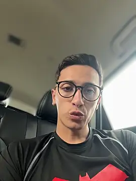 Snapshot of Thiago_jones chatting on November 20, 8:30 pm Thiago jones online show from November 20, 8:30 pm