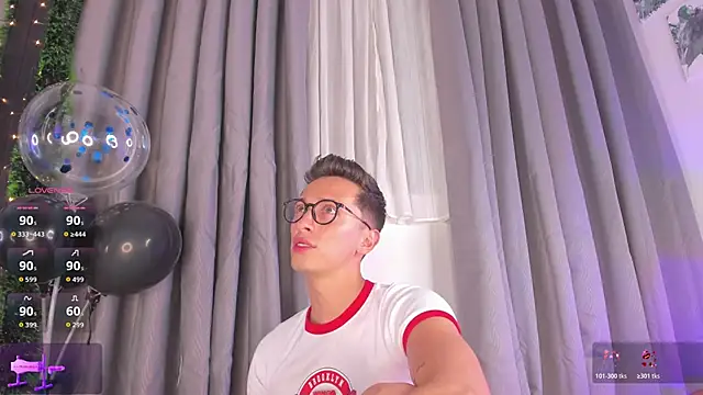 Snapshot of Thiago_jones chatting on December 2, 1:44 am Thiago jones online show from December 2, 1:44 am