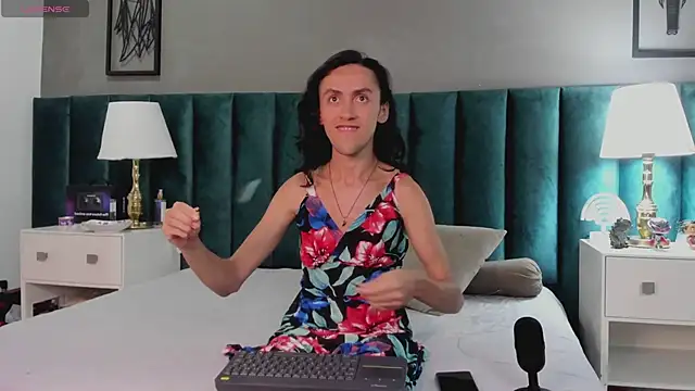 Snapshot of Karol_fenixx chatting on January 9, 4:19 am Karol fenixx online show from January 9, 4:19 am