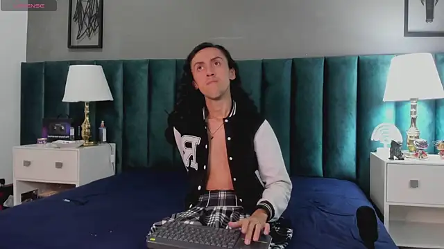 Snapshot of Karol_fenixx chatting on January 9, 8:24 am Karol fenixx online show from January 9, 8:24 am