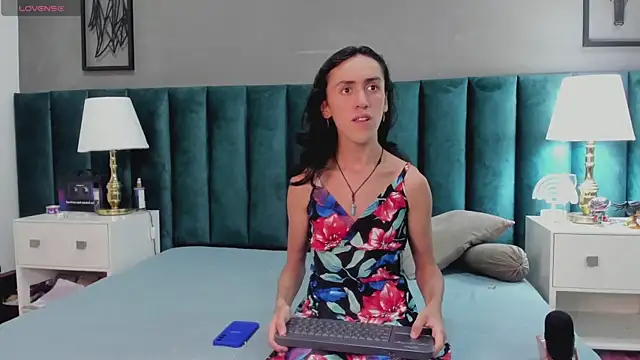 Snapshot of Karol_fenixx chatting on January 21, 9:57 pm Karol fenixx online show from January 21, 9:57 pm