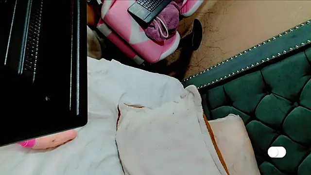 Snapshot of Imannejulienne chatting on December 24, 12:22 pm Imannejulienne online show from December 24, 12:22 pm