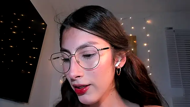 Snapshot of valeria_gonzales_ chatting on January 8, 12:28 am valeria gonzales online show from January 8, 12:28 am