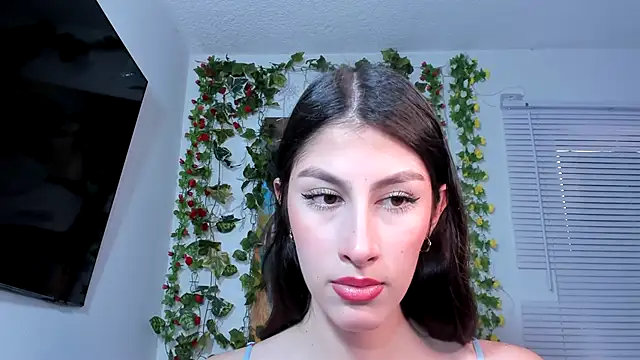 Snapshot of valeria_gonzales_ chatting on February 18, 7:52 pm valeria gonzales online show from February 18, 7:52 pm