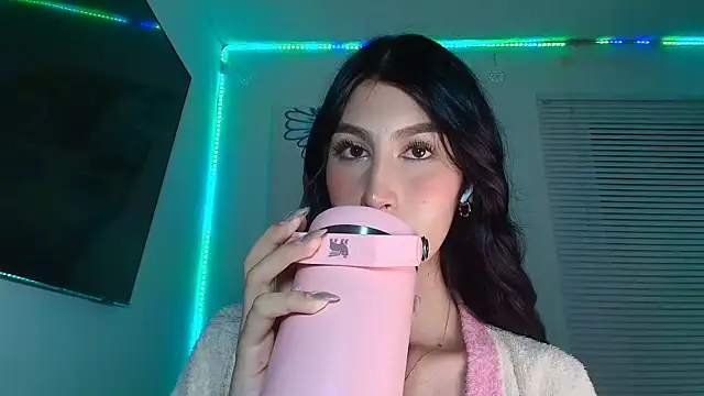 valeria gonzales  online show from March 27, 11:59 pm