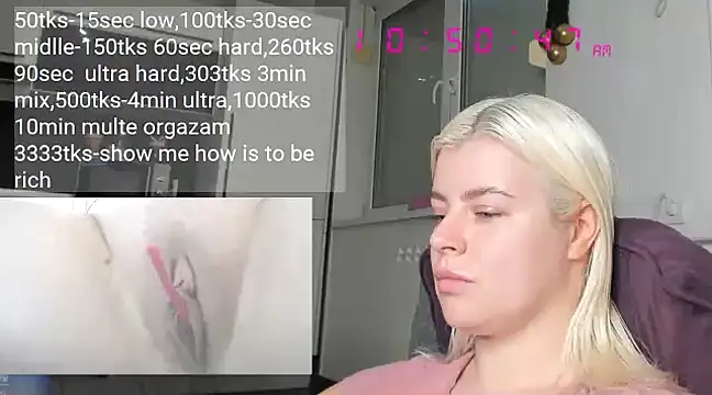 Snapshot of queenofthenighttt chatting on December 28, 9:52 am queenofthenighttt online show from December 28, 9:52 am