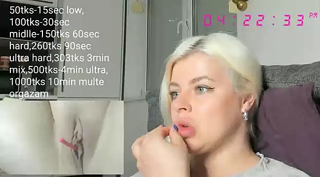 Snapshot of queenofthenighttt chatting on March 21, 3:24 pm queenofthenighttt online show from March 21, 3:24 pm