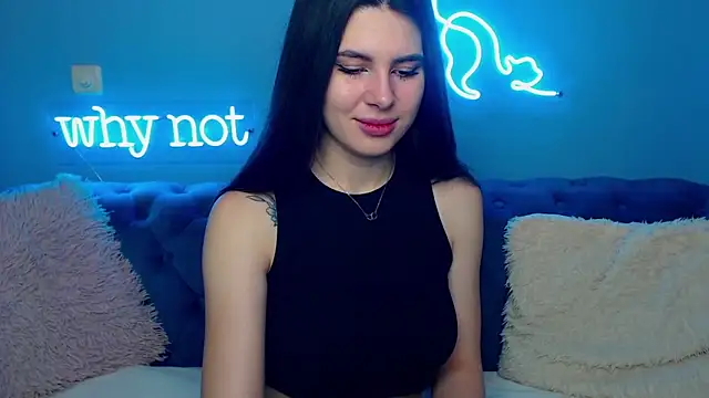 Snapshot of ViollinaLove chatting on February 1, 5:39 am ViollinaLove online show from February 1, 5:39 am