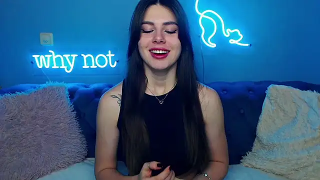 Snapshot of ViollinaLove chatting on February 14, 5:51 am ViollinaLove online show from February 14, 5:51 am