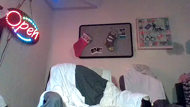 Snapshot of CLoSpunkmeyer69 chatting on December 14, 8:08 pm CLoSpunkmeyer69 online show from December 14, 8:08 pm