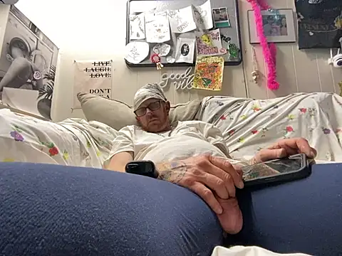 Snapshot of CLoSpunkmeyer69 chatting on October 25, 10:34 am CLoSpunkmeyer69 online show from October 25, 10:34 am