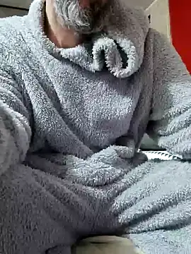 Snapshot of 207RCCam chatting on December 8, 3:43 am 207RCCam online show from December 8, 3:43 am