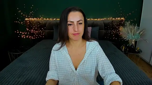 Snapshot of Rebecca_Diamond chatting on January 23, 7:32 am Rebecca Diamond online show from January 23, 7:32 am