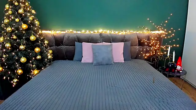 Rebecca Diamond online show from December 22, 6:43 am