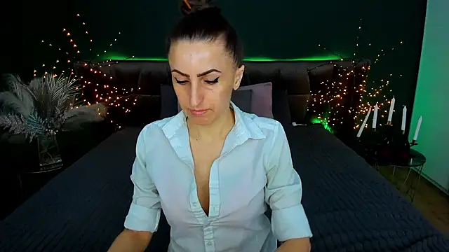 Rebecca Diamond online show from March 5, 6:53 am