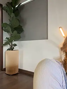 curchez  online show from April 13, 8:47 pm