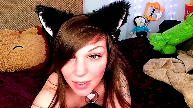 Snapshot of GamerGirlRoxyAndLee chatting on January 28, 1:08 am GamerGirlRoxyAndLee online show from January 28, 1:08 am