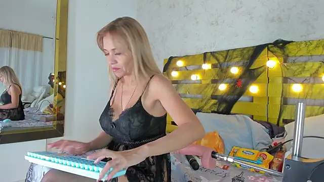 elena mature online show from October 29, 1:02 pm