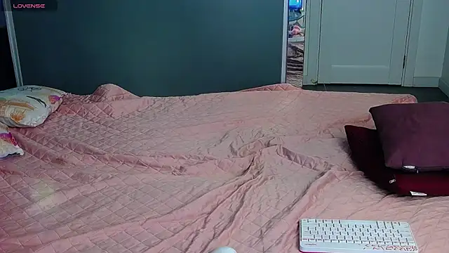 CindyJonson online show from September 18, 5:42 am