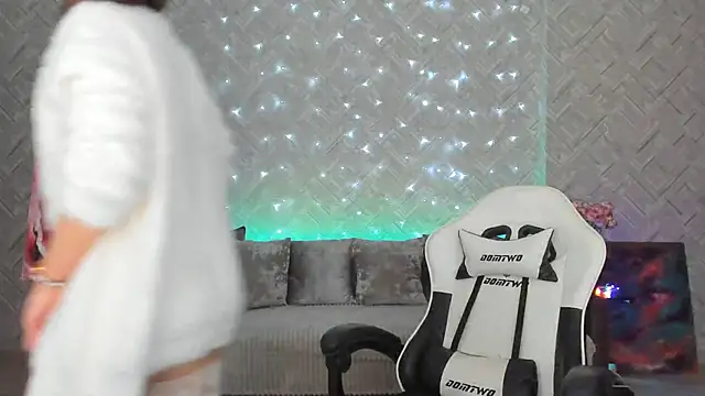 Snapshot of EvaBarsa_ chatting on February 9, 2:28 am EvaBarsa online show from February 9, 2:28 am