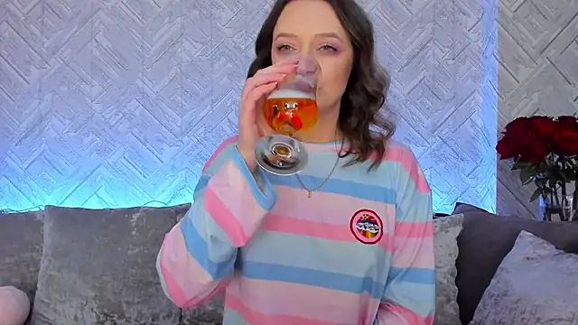 Snapshot of EvaBarsa_ chatting on November 8, 2:56 am EvaBarsa online show from November 8, 2:56 am