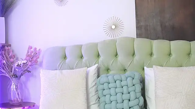 Snapshot of Britney_Lynn chatting on December 5, 4:54 am Britney Lynn online show from December 5, 4:54 am