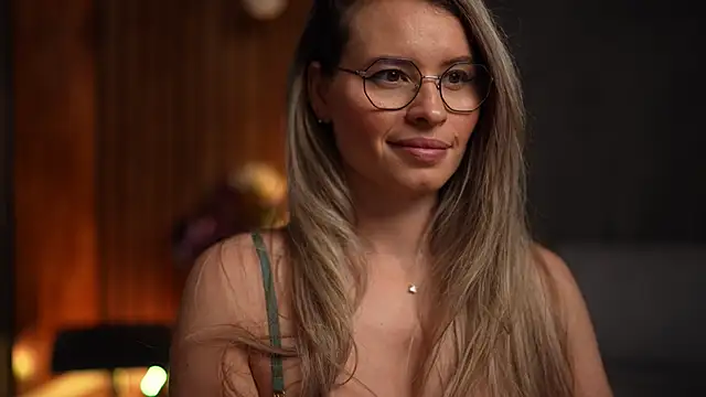 Snapshot of BrandyWhite chatting on March 6, 8:08 am BrandyWhite online show from March 6, 8:08 am