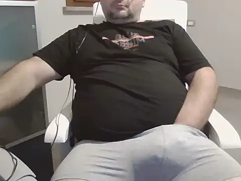 Snapshot of iron_boy80 chatting on November 3, 2:07 pm iron boy80 online show from November 3, 2:07 pm