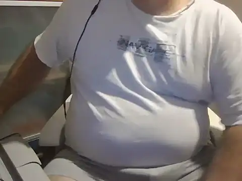 Snapshot of iron_boy80 chatting on November 13, 11:58 pm iron boy80 online show from November 13, 11:58 pm