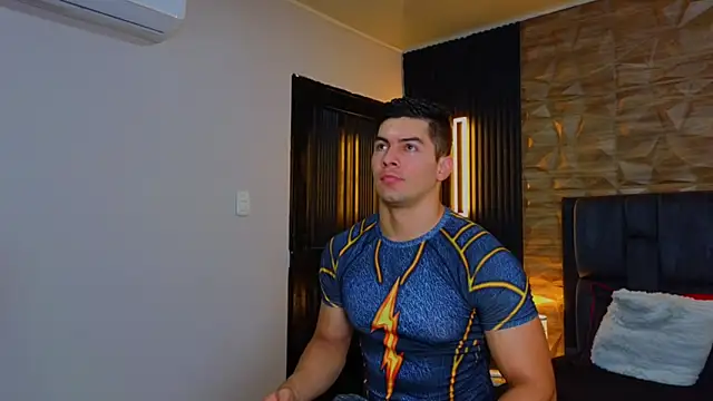 Snapshot of FelipeAndMarcello3 chatting on February 13, 10:54 pm FelipeAndMarcello3 online show from February 13, 10:54 pm