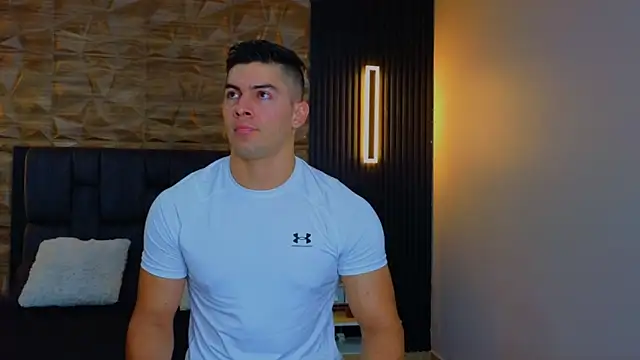 Snapshot of FelipeAndMarcello3 chatting on February 19, 7:38 pm FelipeAndMarcello3 online show from February 19, 7:38 pm