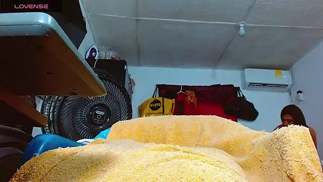 Snapshot of THAKIANYSBIGCOCK chatting on October 23, 6:39 pm THAKIANYSBIGCOCK online show from October 23, 6:39 pm