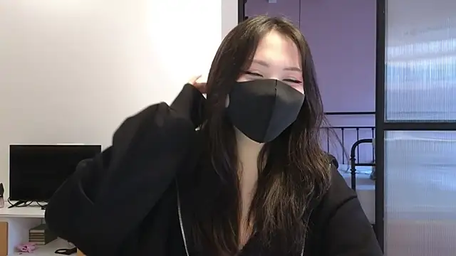 Snapshot of TammiLou chatting on February 13, 4:32 am TammiLou online show from February 13, 4:32 am