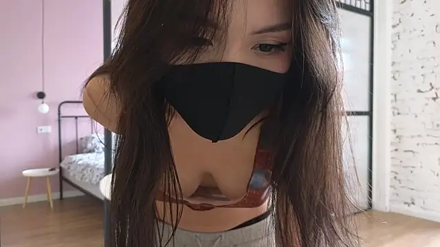 Snapshot of TammiLou chatting on February 24, 4:27 am TammiLou online show from February 24, 4:27 am