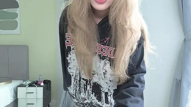 Snapshot of TammiLou chatting on November 28, 5:54 am TammiLou online show from November 28, 5:54 am