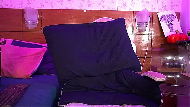 Snapshot of mssburbuja chatting on January 29, 6:22 am mssburbuja online show from January 29, 6:22 am