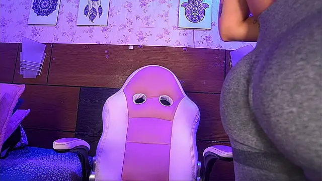 Snapshot of mssburbuja chatting on February 7, 3:12 am mssburbuja online show from February 7, 3:12 am