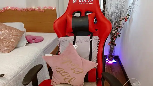 Snapshot of lucy_luu_ chatting on December 2, 3:14 pm lucy luu online show from December 2, 3:14 pm